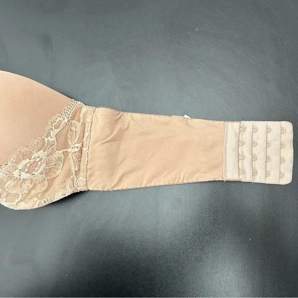 Victoria’s Secret Body by Victoria Nude Bra Size: 36DD - Picture 8 of 9